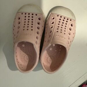 Native Kids Water Shoes - Pink and White